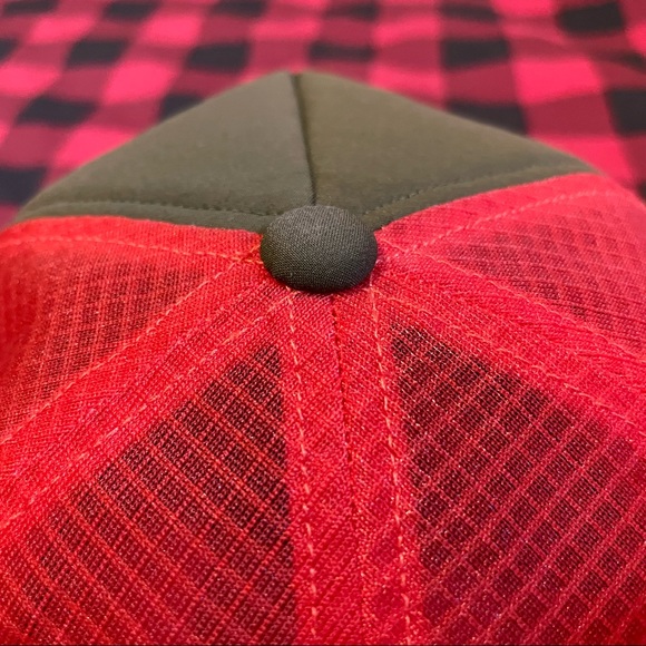 Arc’teryx Orange/Green hat - Picture 6 of 7